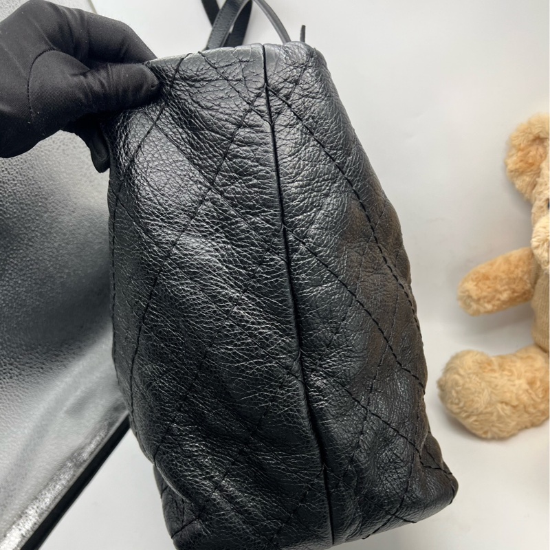 Chanel 油蠟皮托特 13開 底長約38 。-3