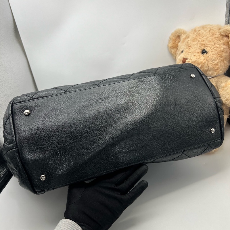 Chanel 油蠟皮托特 13開 底長約38 。-5