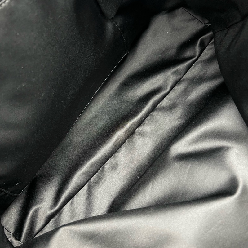 Chanel 油蠟皮托特 13開 底長約38 。-6