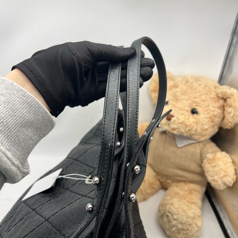 Chanel 油蠟皮托特 13開 底長約38 。-7