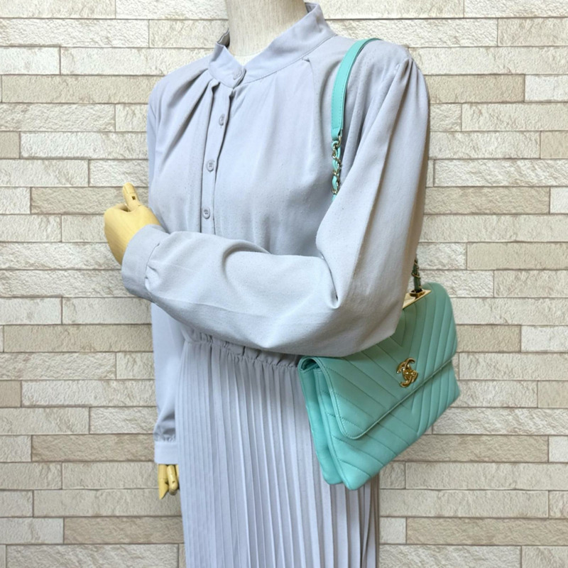 香奈兒 V 字縫線 Trendy CC 單肩包,羊皮,藍色,女士,二手,帶鏈條-1