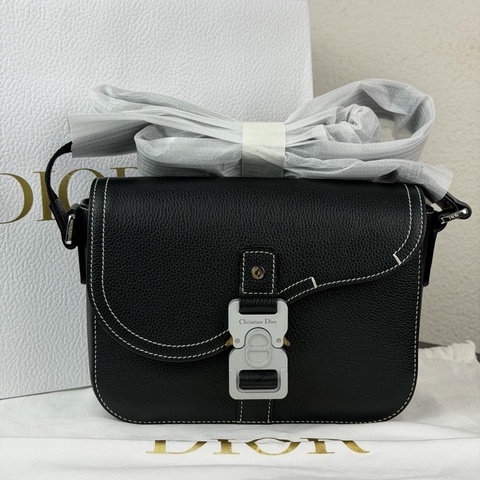 Dior迪奧 黑色馬鞍包 荔枝紋牛皮白色縫線 小號22年 尺寸約 23×18×6cm