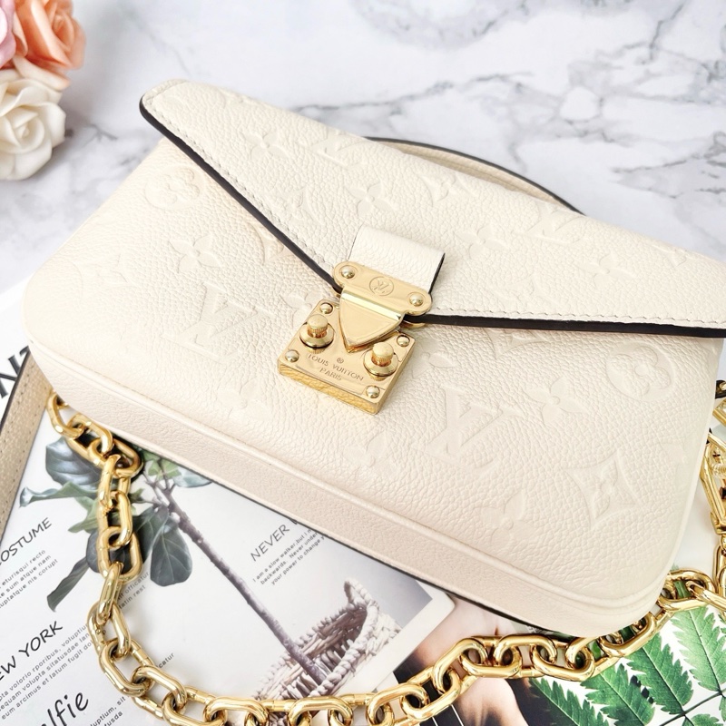 LV Pochette mestis 米白色全皮壓紋新款小號郵差包芯片款21.5×13.5×6  98新配件塵袋盒子-4