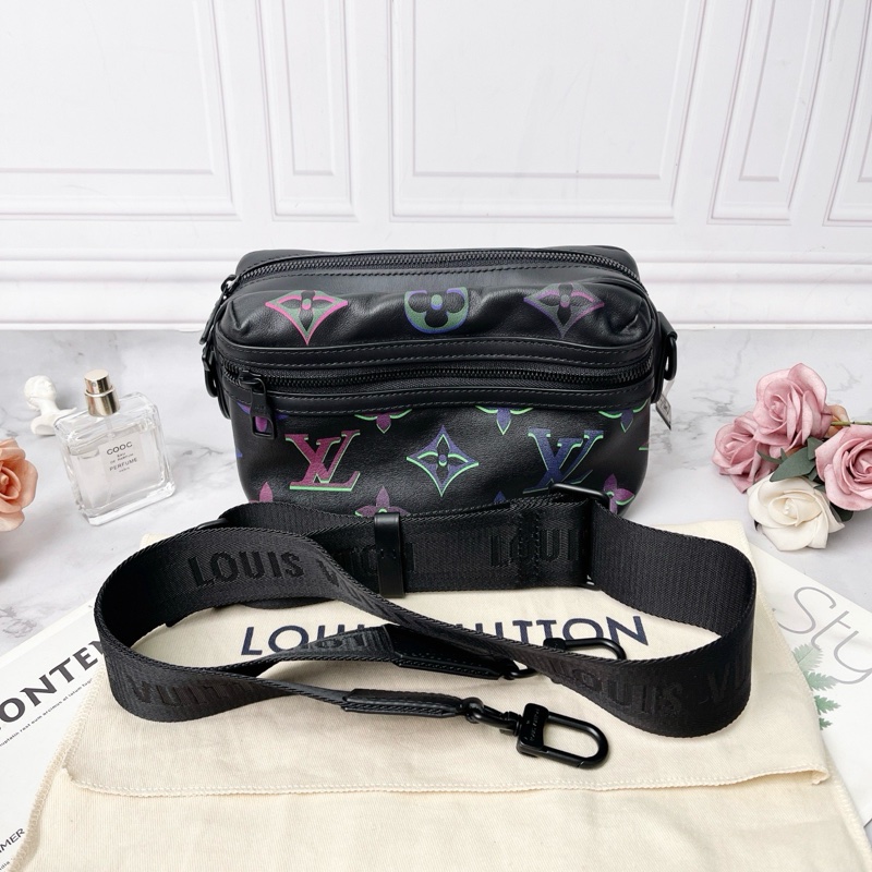 LV 黑色炫彩漸變老花郵差包21.5x14x7.5cm 98新配件塵袋-1