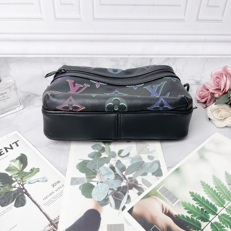 LV 黑色炫彩漸變老花郵差包21.5x14x7.5cm 98新配件塵袋-4