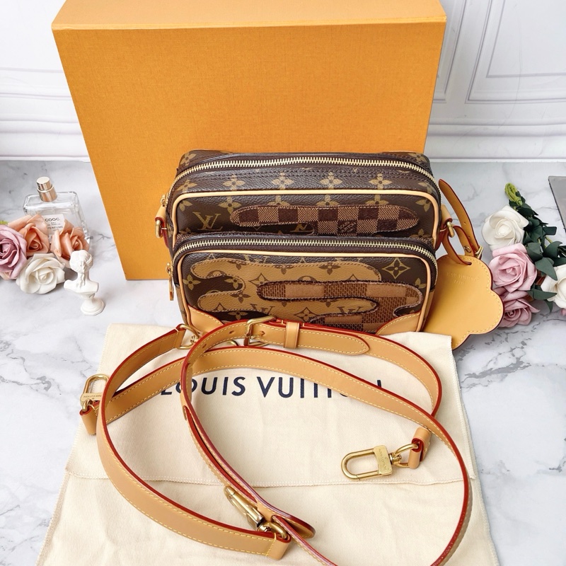 LV 聯名nigo相機包NIL fw25秀款郵差包25×11×17 98新配件塵袋盒子-1