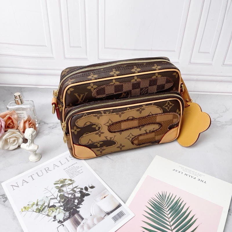 LV 聯名nigo相機包NIL fw25秀款郵差包25×11×17 98新配件塵袋盒子-3