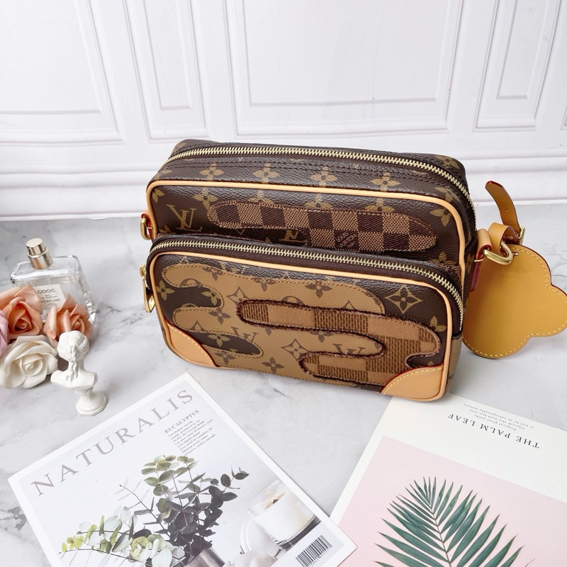 LV 聯名nigo相機包NIL fw25秀款郵差包25×11×17 98新配件塵袋盒子-5