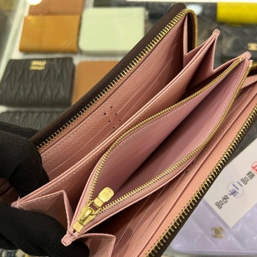 區正精品㊣LV M41894 字紋芭蕾粉紅色內裏ㄇ字拉鍊長夾 RA1851-3