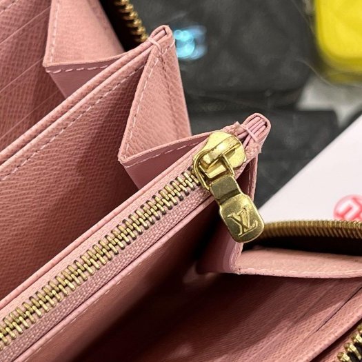 區正精品㊣LV M41894 字紋芭蕾粉紅色內裏ㄇ字拉鍊長夾 RA1851-6