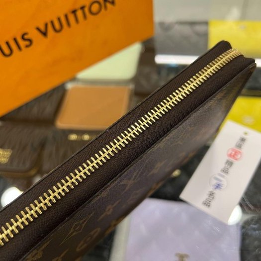 區正精品㊣LV M41894 字紋芭蕾粉紅色內裏ㄇ字拉鍊長夾 RA1851-7