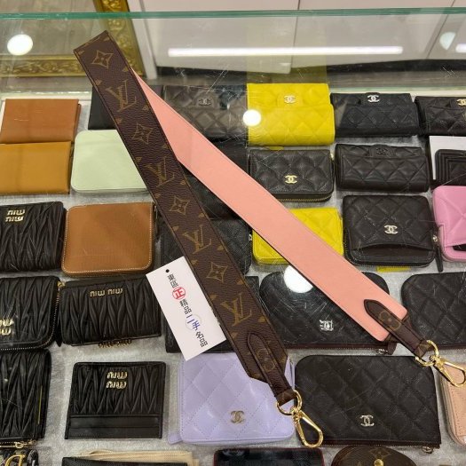 東區正精品㊣LV MONOGRAM J02330 原花粉色金扣肩背帶 RA1850-0