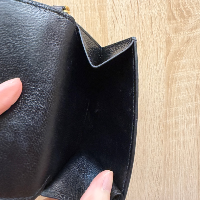 Balenciaga 黑牛皮霧金釦可以斜背三折短夾-10