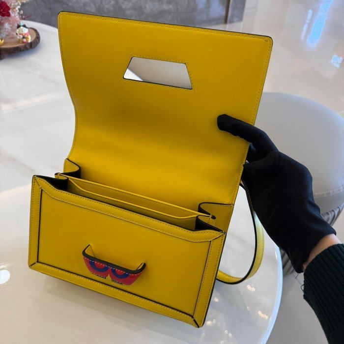 *SHIHNA名牌精品* Loewe Barcelona 巴塞隆納花卉系列 黃色小牛皮肩背包-6