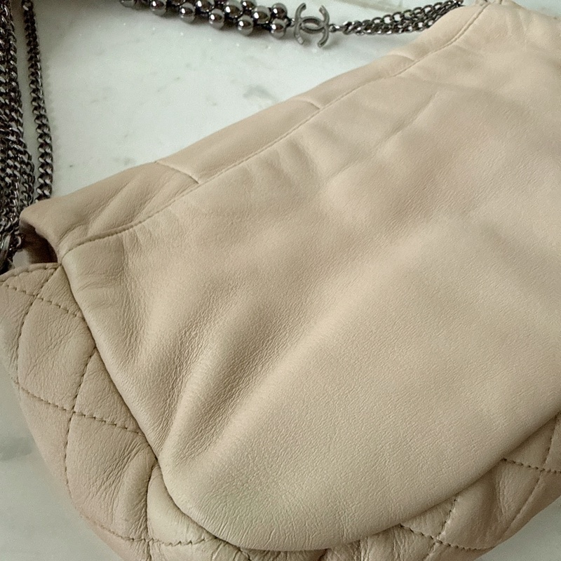 CHANEL✨A32337 淺膚色鏈條配飾肩背包腋下包-2