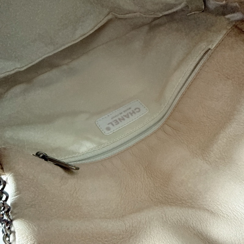 CHANEL✨A32337 淺膚色鏈條配飾肩背包腋下包-4