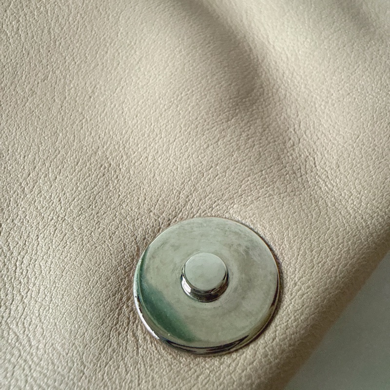 CHANEL✨A32337 淺膚色鏈條配飾肩背包腋下包-17