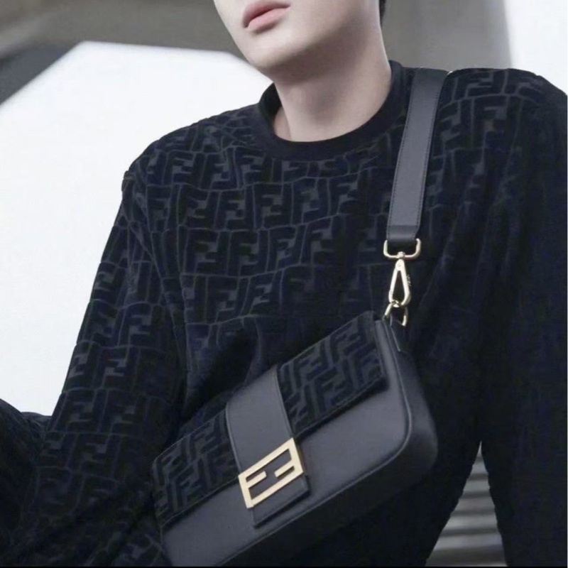 Fendi 王嘉爾同款限量黑絲絨拼皮老花雙F法棍包 可斜背可當腰包26×15×3.5 98新配件塵袋腰帶-0