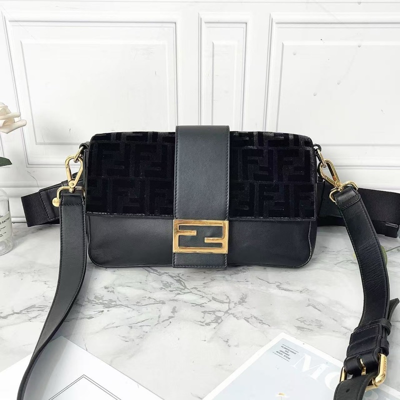 Fendi 王嘉爾同款限量黑絲絨拼皮老花雙F法棍包 可斜背可當腰包26×15×3.5 98新配件塵袋腰帶-1