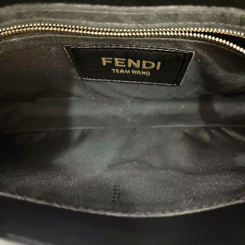 Fendi 王嘉爾同款限量黑絲絨拼皮老花雙F法棍包 可斜背可當腰包26×15×3.5 98新配件塵袋腰帶-2