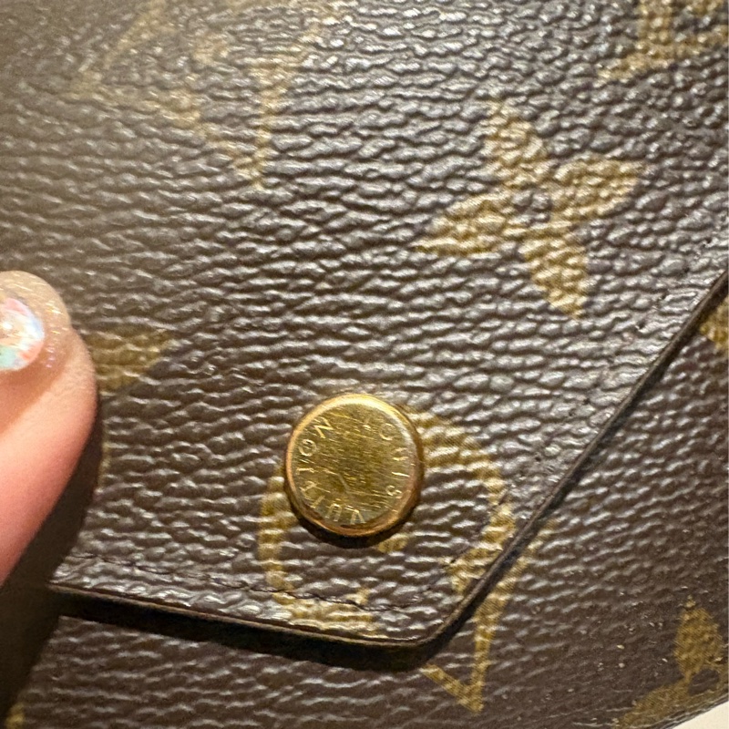 LV老花三折短夾-15