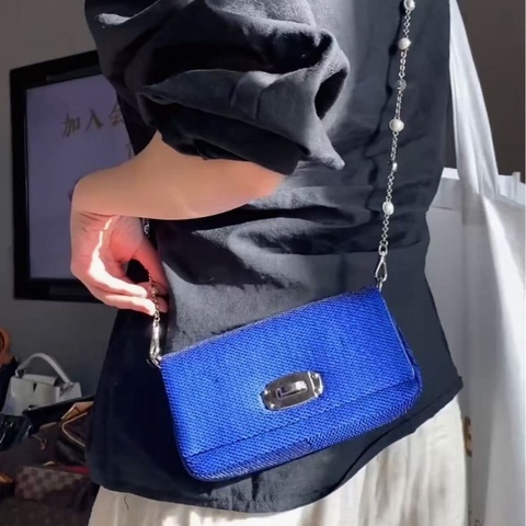 miumiu 寶石藍色亮片珍珠寶石鏈條斜背包20×10×4 98新配件塵袋