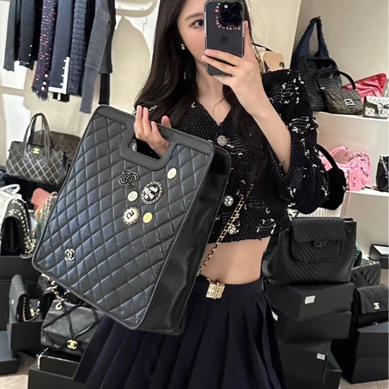 Chanel 油蠟皮20P徽章系列限量款2way大號托特包琴譜包 36×33×11 98新塵袋保卡-0