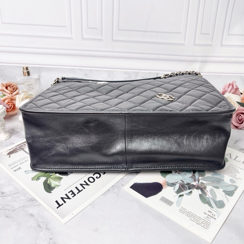 Chanel 油蠟皮20P徽章系列限量款2way大號托特包琴譜包 36×33×11 98新塵袋保卡-4