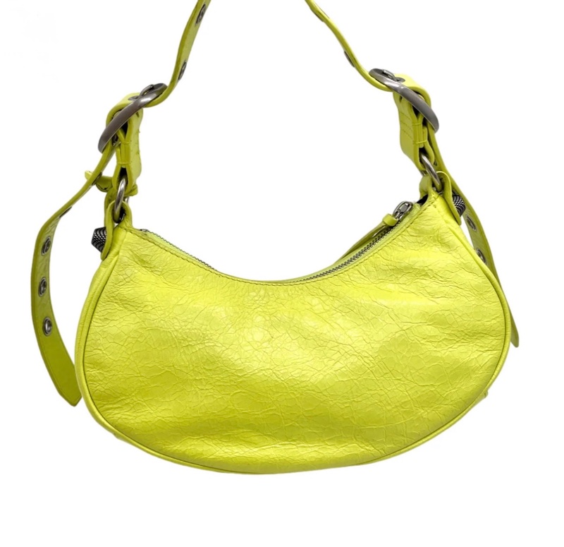 「JL精品代購」極新 Balenciaga螢光黃色Le Cagole月牙豌豆款機車包-5