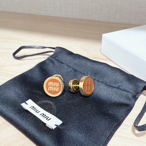 現貨 Miu Miu鈕扣耳環 張員瑛同款