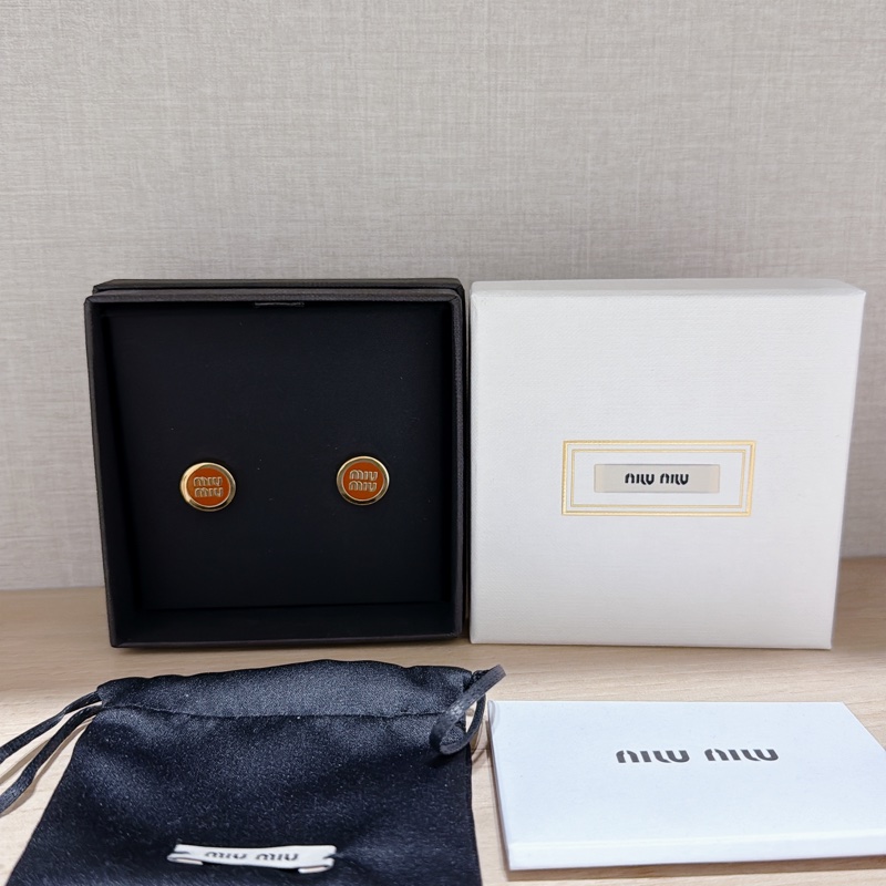 現貨 Miu Miu鈕扣耳環 張員瑛同款-1