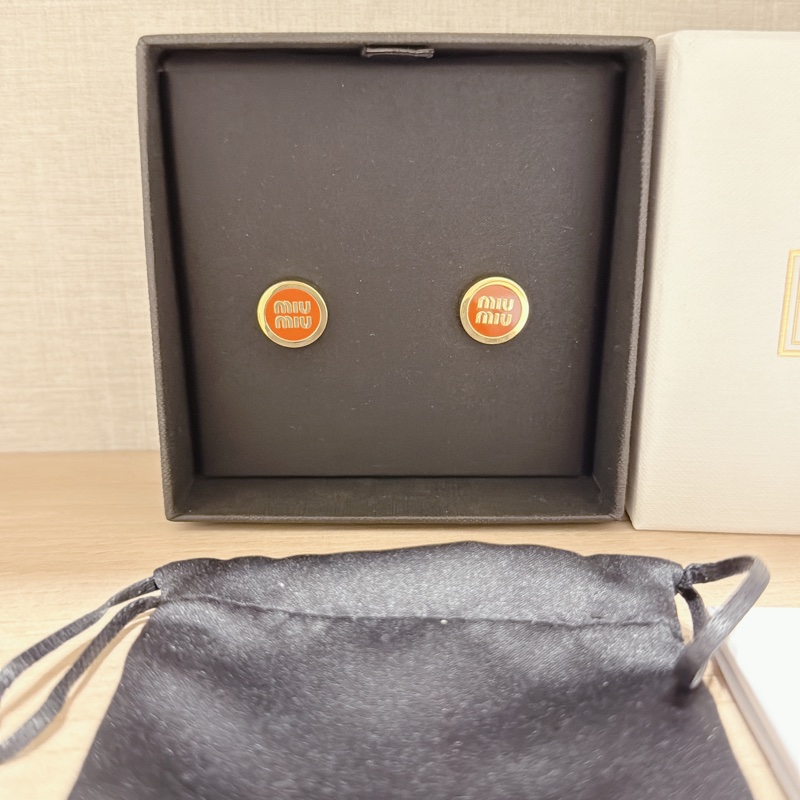現貨 Miu Miu鈕扣耳環 張員瑛同款-2