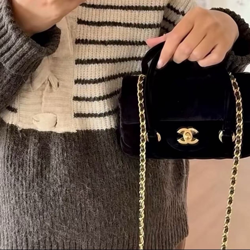Chanel 25c vic 黑金保齡球絲絨圓筒斜背包芯片款17×10 全新閒置配件盒子塵袋-0
