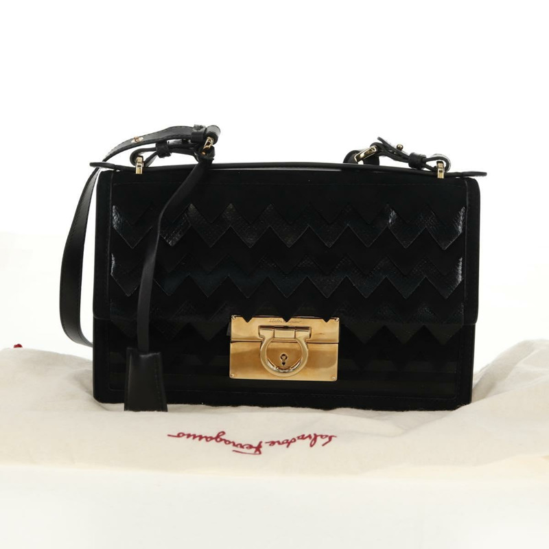 【日本直送】Salvatore Ferragamo Gancini 手提包，絨面革材質，黑色金色雙肩包，正品，貨號 157339V-11