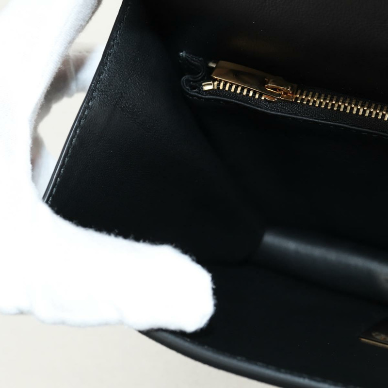 【日本直送】Salvatore Ferragamo Gancini 手提包，絨面革材質，黑色金色雙肩包，正品，貨號 157339V-22