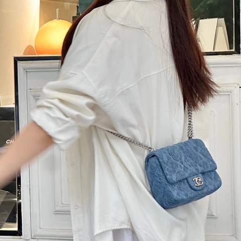 ✨Chanel 牛仔藍愛心方胖子 99新帶膜 全配💙