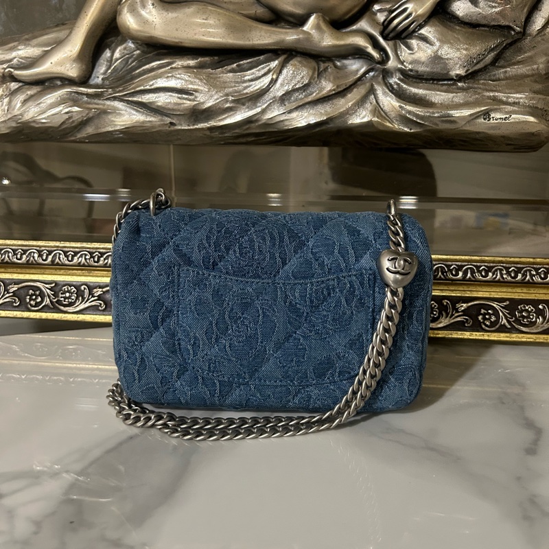 ✨Chanel 牛仔藍愛心方胖子 99新帶膜 全配💙-4