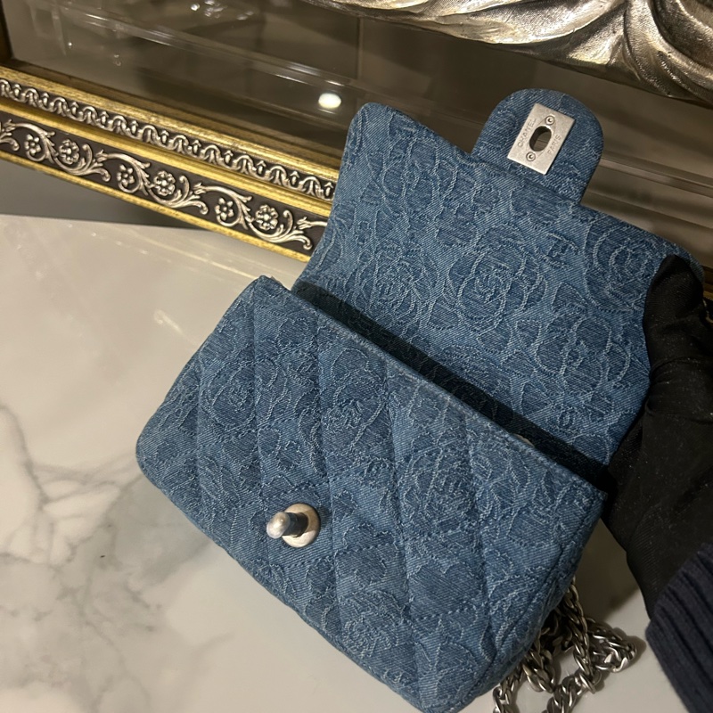 ✨Chanel 牛仔藍愛心方胖子 99新帶膜 全配💙-7
