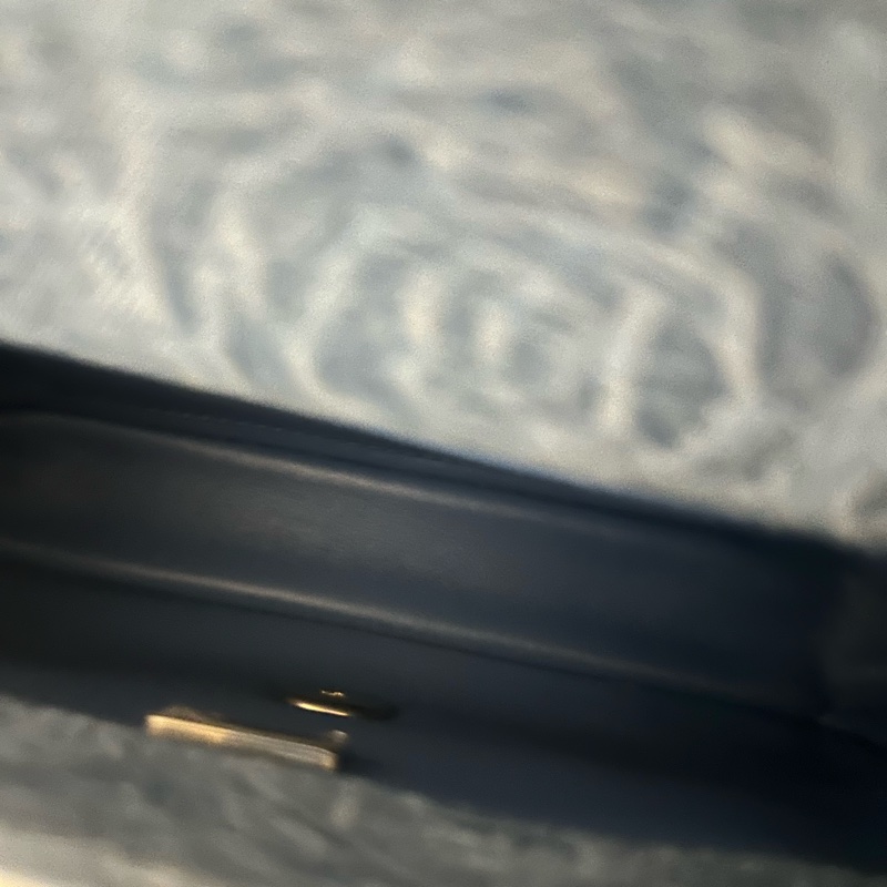 ✨Chanel 牛仔藍愛心方胖子 99新帶膜 全配💙-8