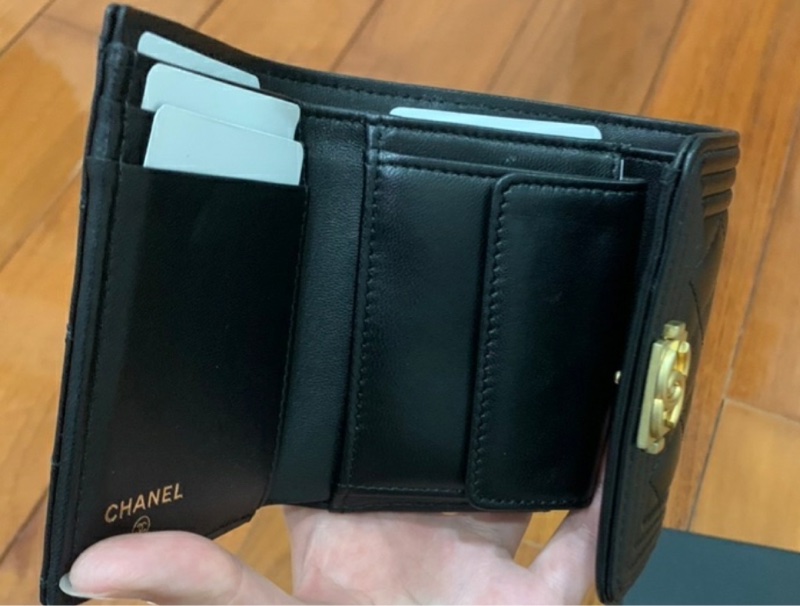 CHANEL BOY 羊皮短夾-7