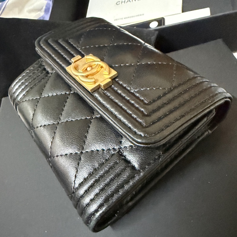 CHANEL BOY 羊皮短夾-5