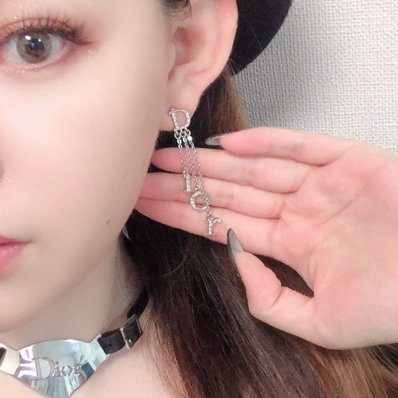 「JL精品代購」極新 Dior銀色滿鑽鏈條字母吊墜款耳釘-2