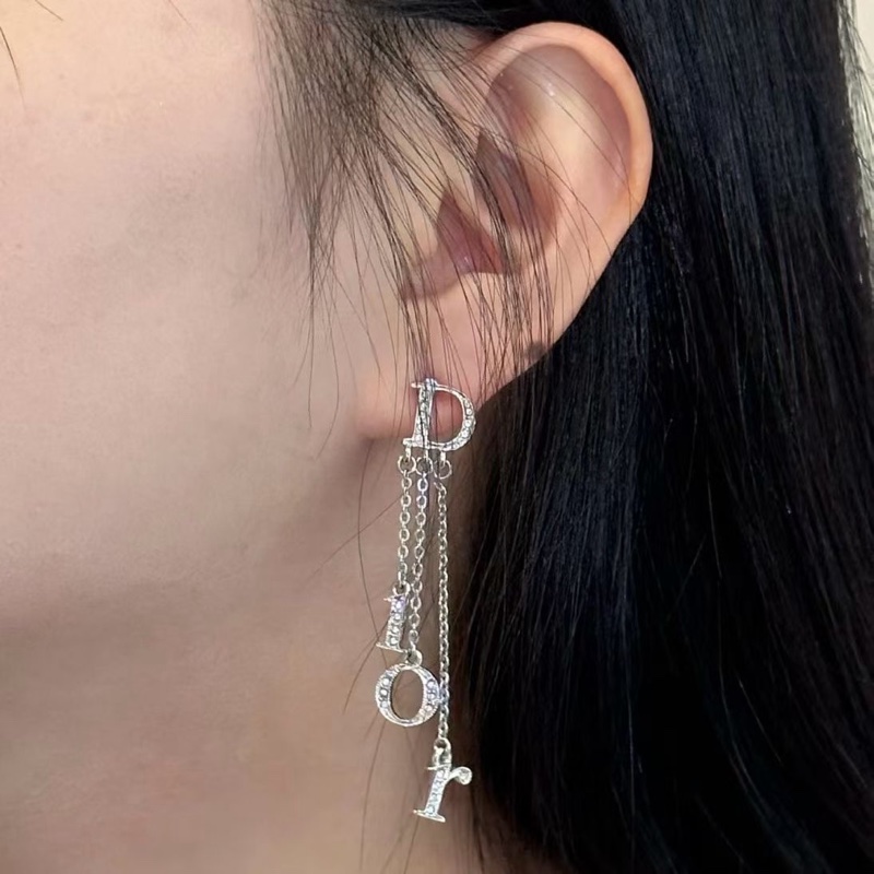 「JL精品代購」極新 Dior銀色滿鑽鏈條字母吊墜款耳釘-3