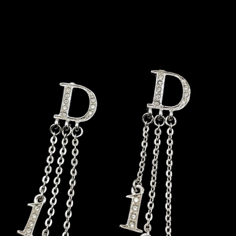 「JL精品代購」極新 Dior銀色滿鑽鏈條字母吊墜款耳釘-5