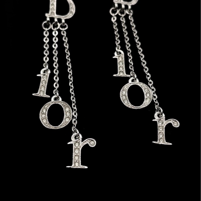 「JL精品代購」極新 Dior銀色滿鑽鏈條字母吊墜款耳釘-6