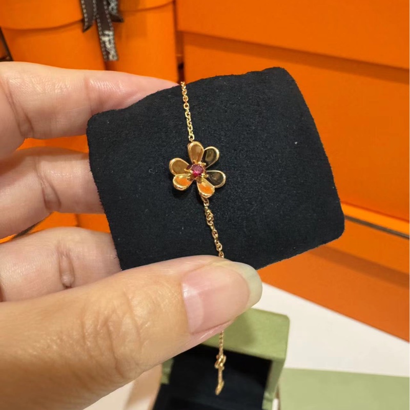 ✨梵克雅寶 三葉草紅寶石手鏈 2025年全套 專櫃已漲價 99新-5