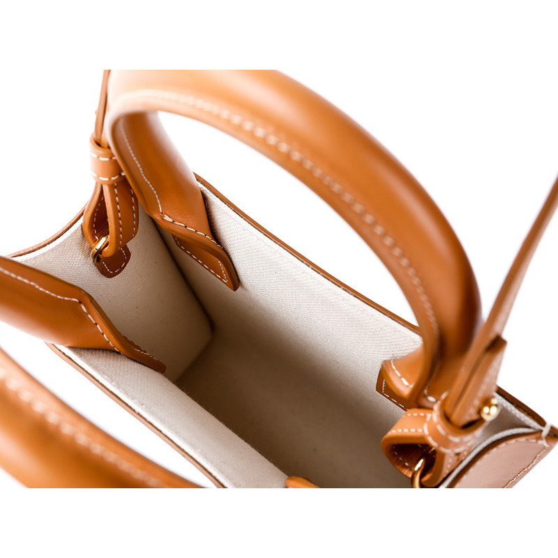 CELINE 24SS 垂直版迷你肩背包-13