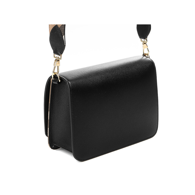 BURBERRY 24SS LL MACKFORD 斜背包-6