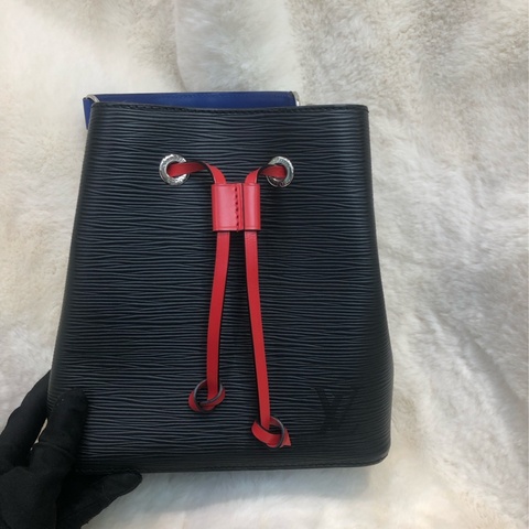 LV 黑色EPI Noé Noé 銀扣水桶 XB990