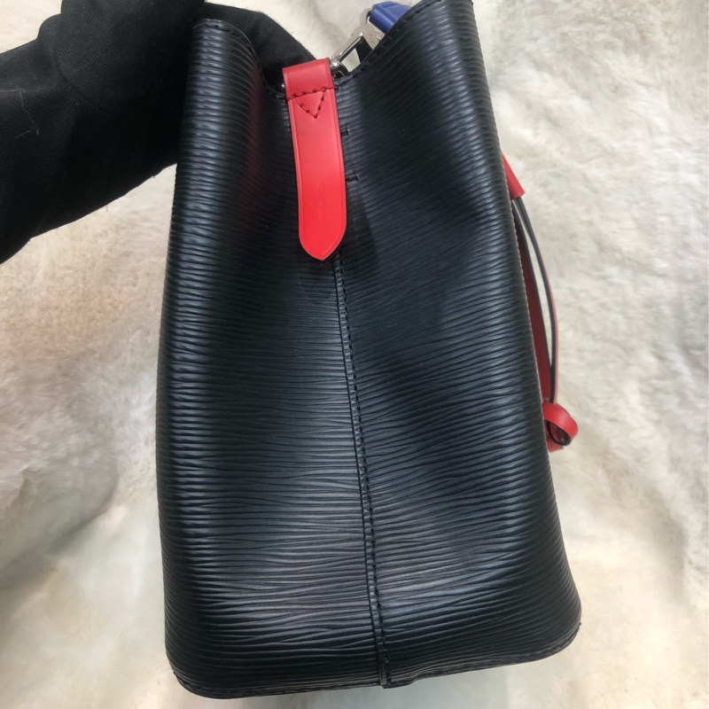 LV 黑色EPI Noé Noé 銀扣水桶 XB990-2